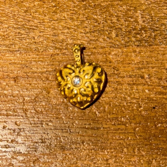 Katy Briscoe “My Cherie” Heart Pendant 18k Solid Gold heart with diamond Pendant - Picture 6 of 10